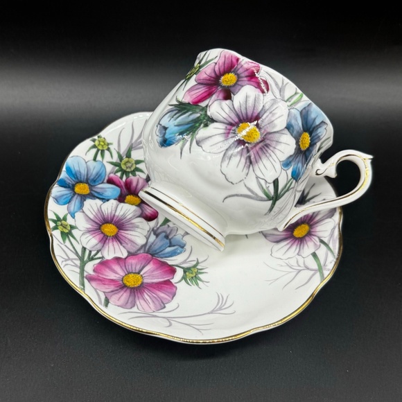 Royal Albert Flower of the Month No.10 Cosmos Tea Cup Set Bone China England - Picture 3 of 5
